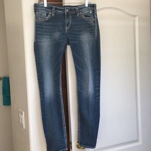 NWOT Silver Jeans with distressed pockets